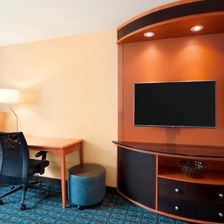 Fairfield Inn & Suites Lansing West Delta Center Township Екстер'єр фото