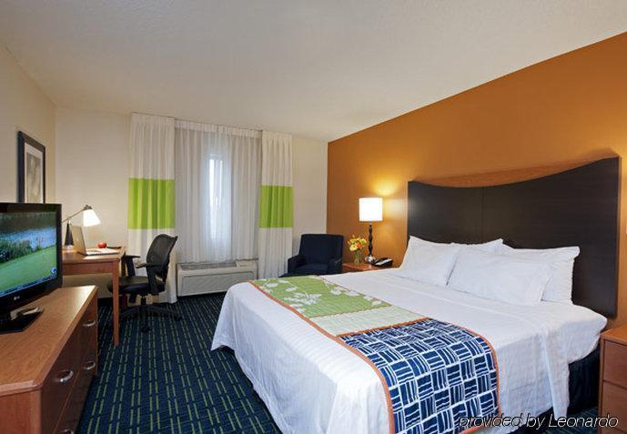Fairfield Inn & Suites Lansing West Delta Center Township Номер фото